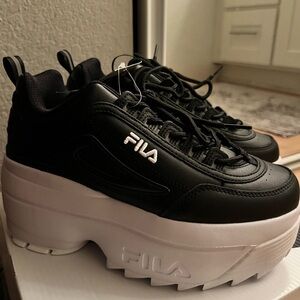 FILA Women’s Disruptor 2 Wedge black and white